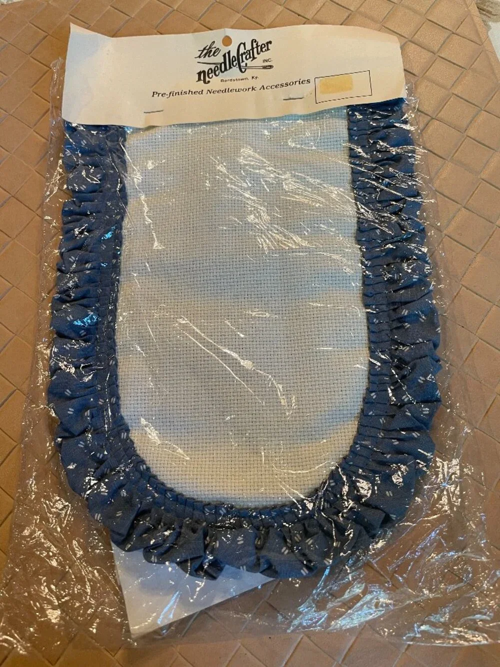 The NeedleCrafter Prefinished Decorative Hot Mitt for Counted Cross Stitch Blue